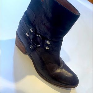 Donald Pliner Cognac Leather boot. Brass buckle around ankle. Moto